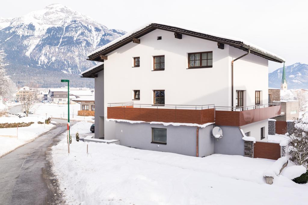 Apart Steiner Apartment Strass im Zillertal Luaran gambar